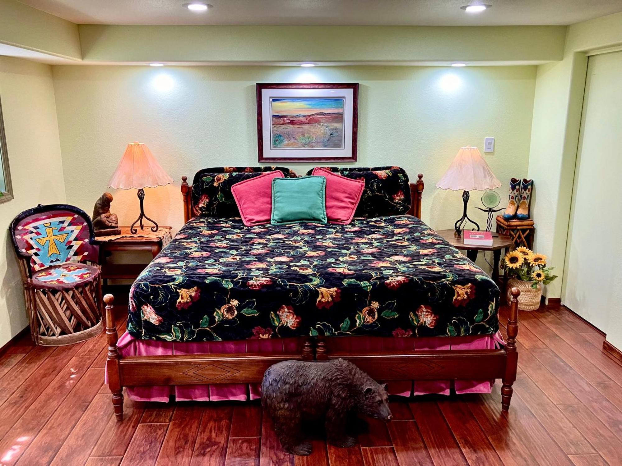 Trail Boss King Ensuite-Prairie Rose B&B - 1200 Sq Ft Suite Τσεγιέν Εξωτερικό φωτογραφία